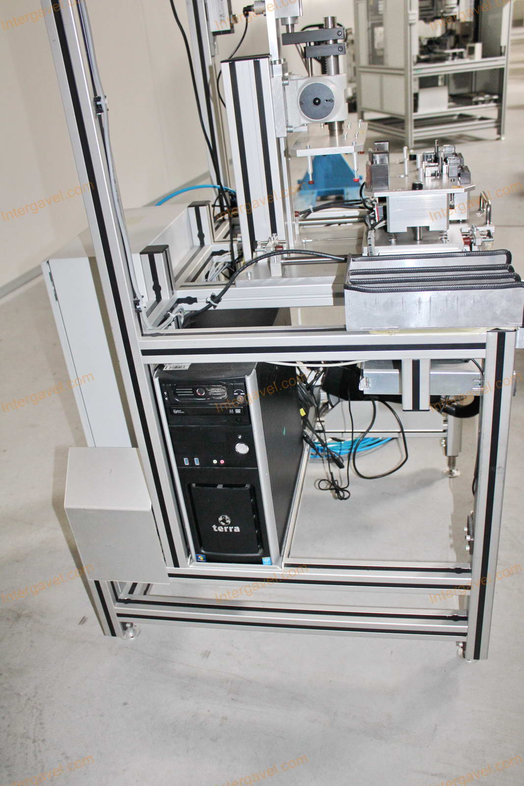 Bontott szerelő munkahely 21