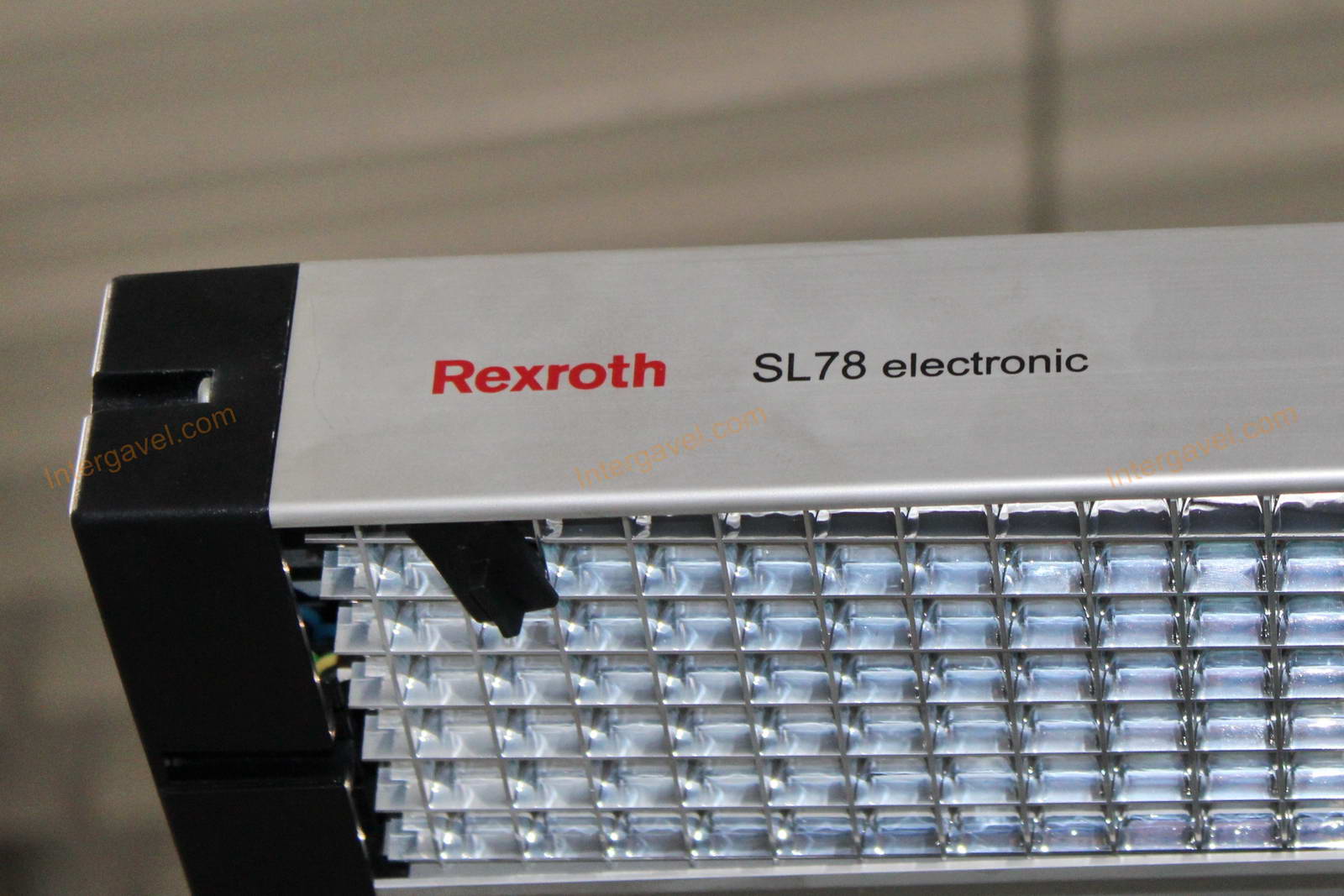 Bontott szerelő munkahely 18