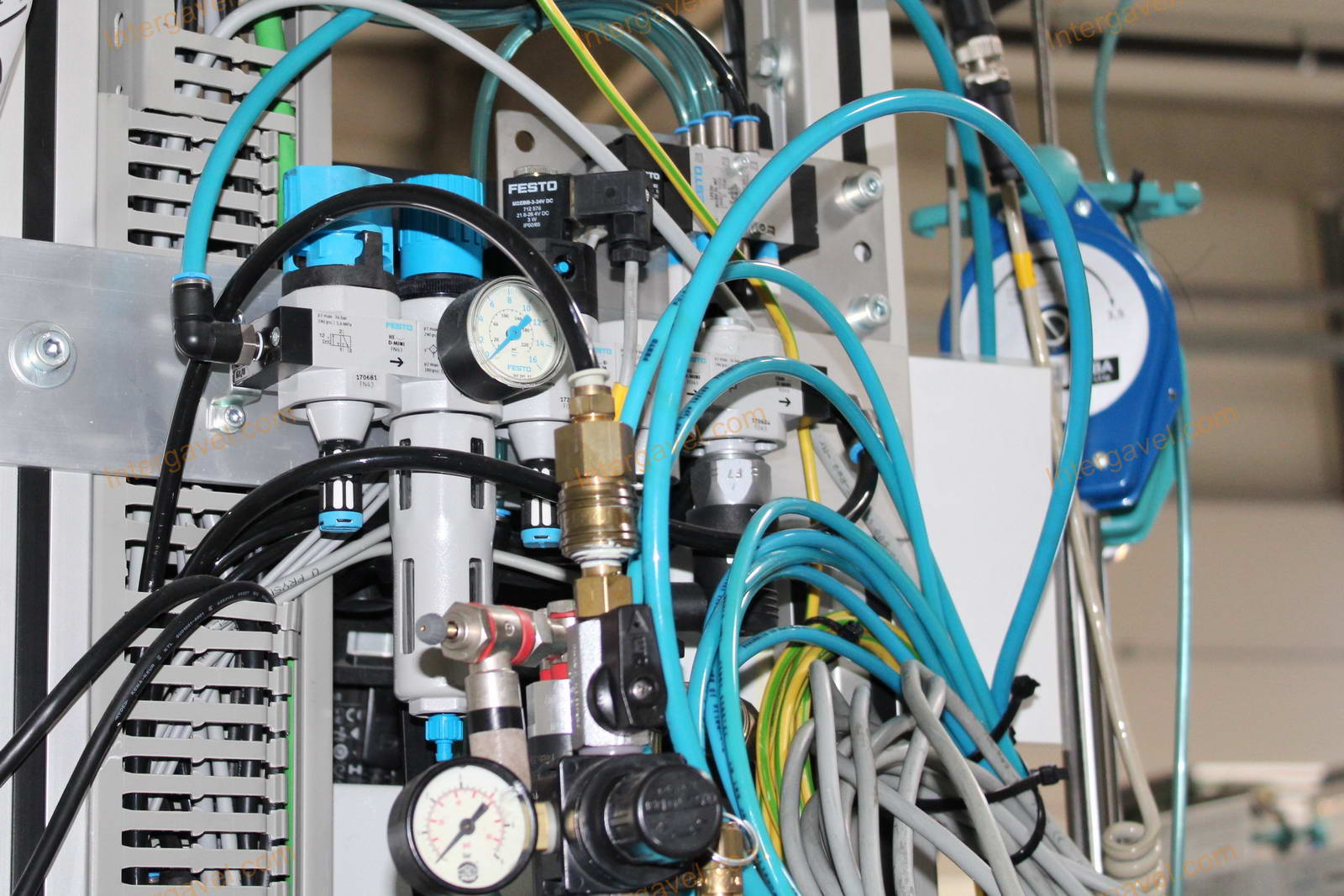 Bontott szerelő munkahely 22