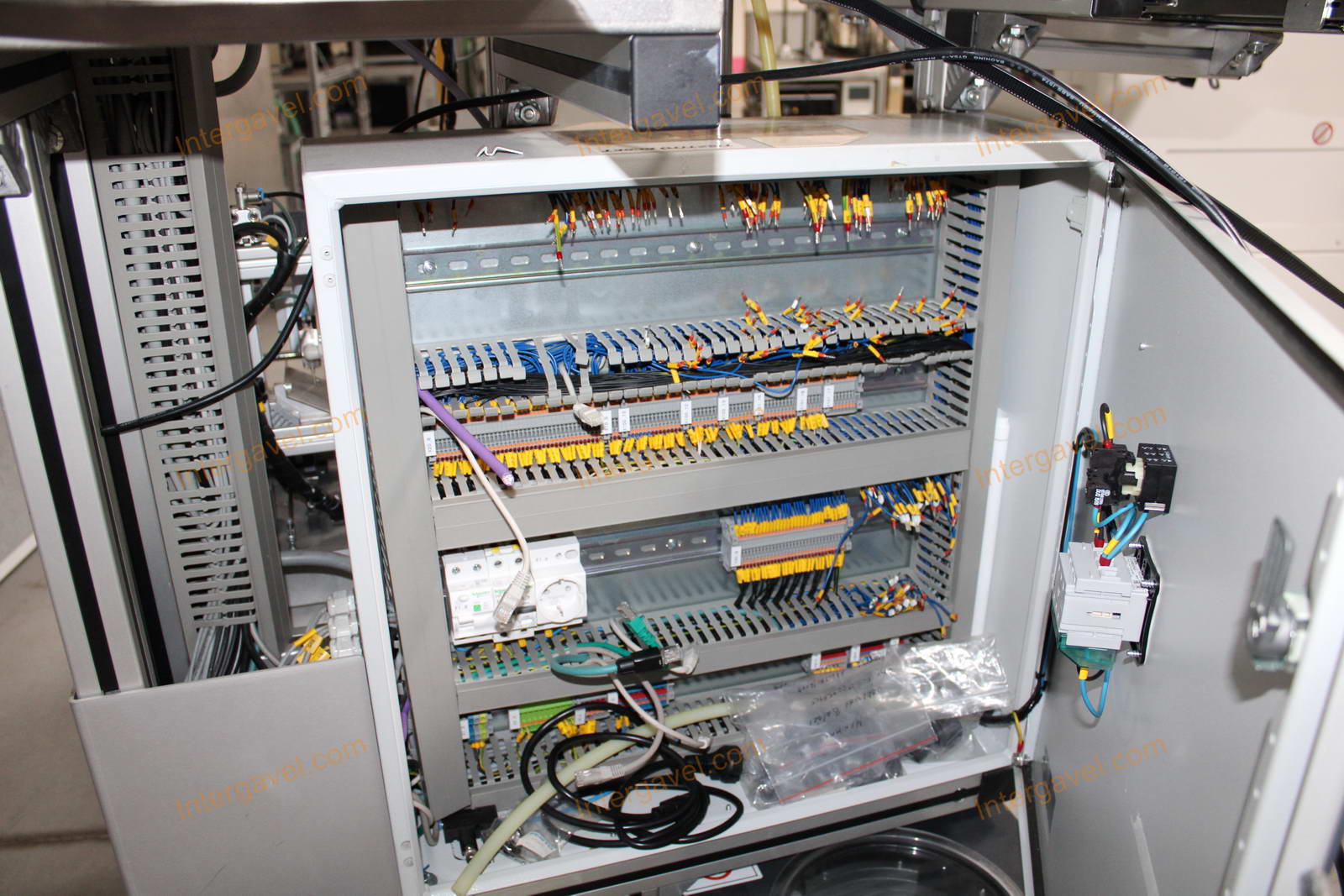 Bontott szerelő munkahely 31