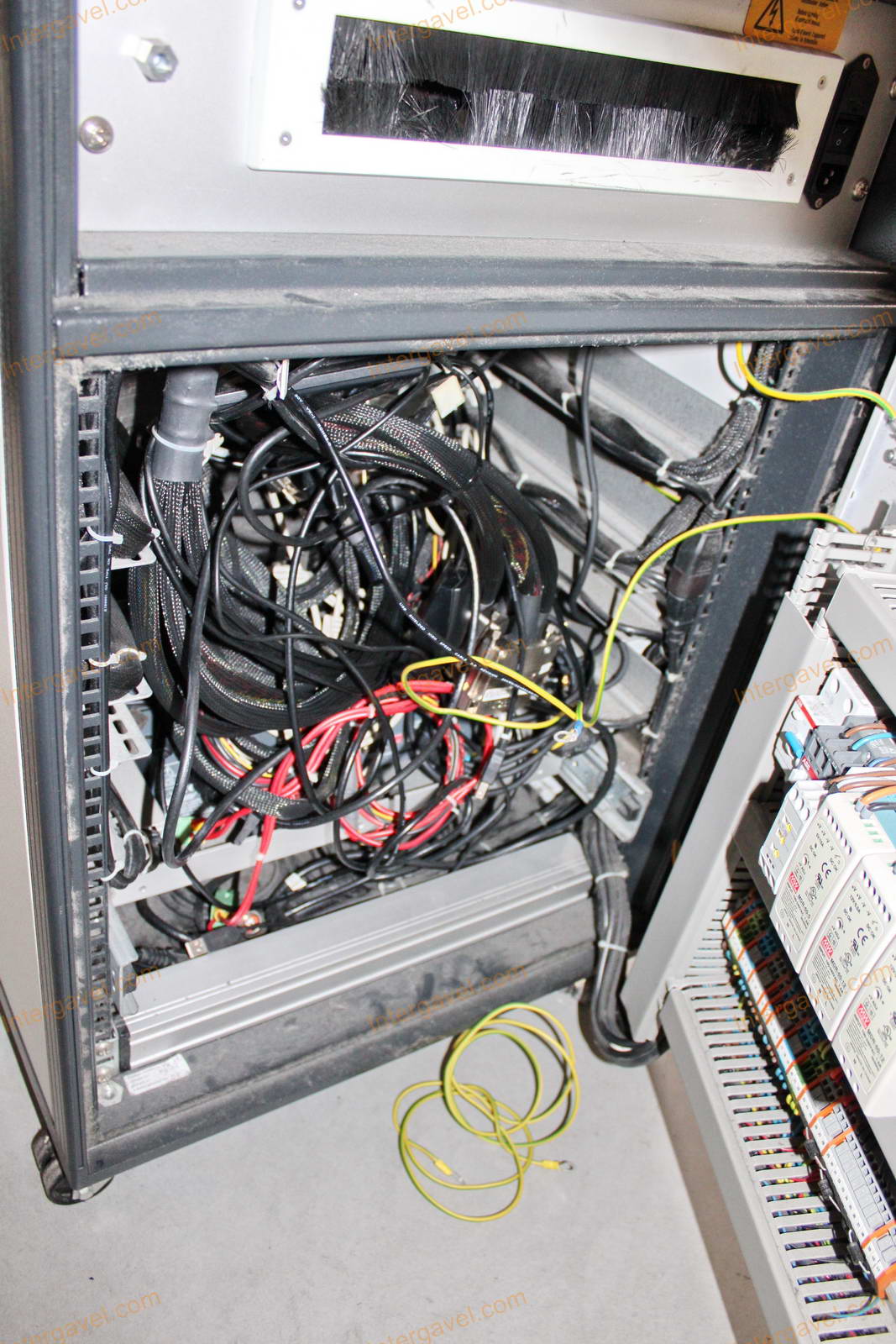 Bontott teszt szekrény 11