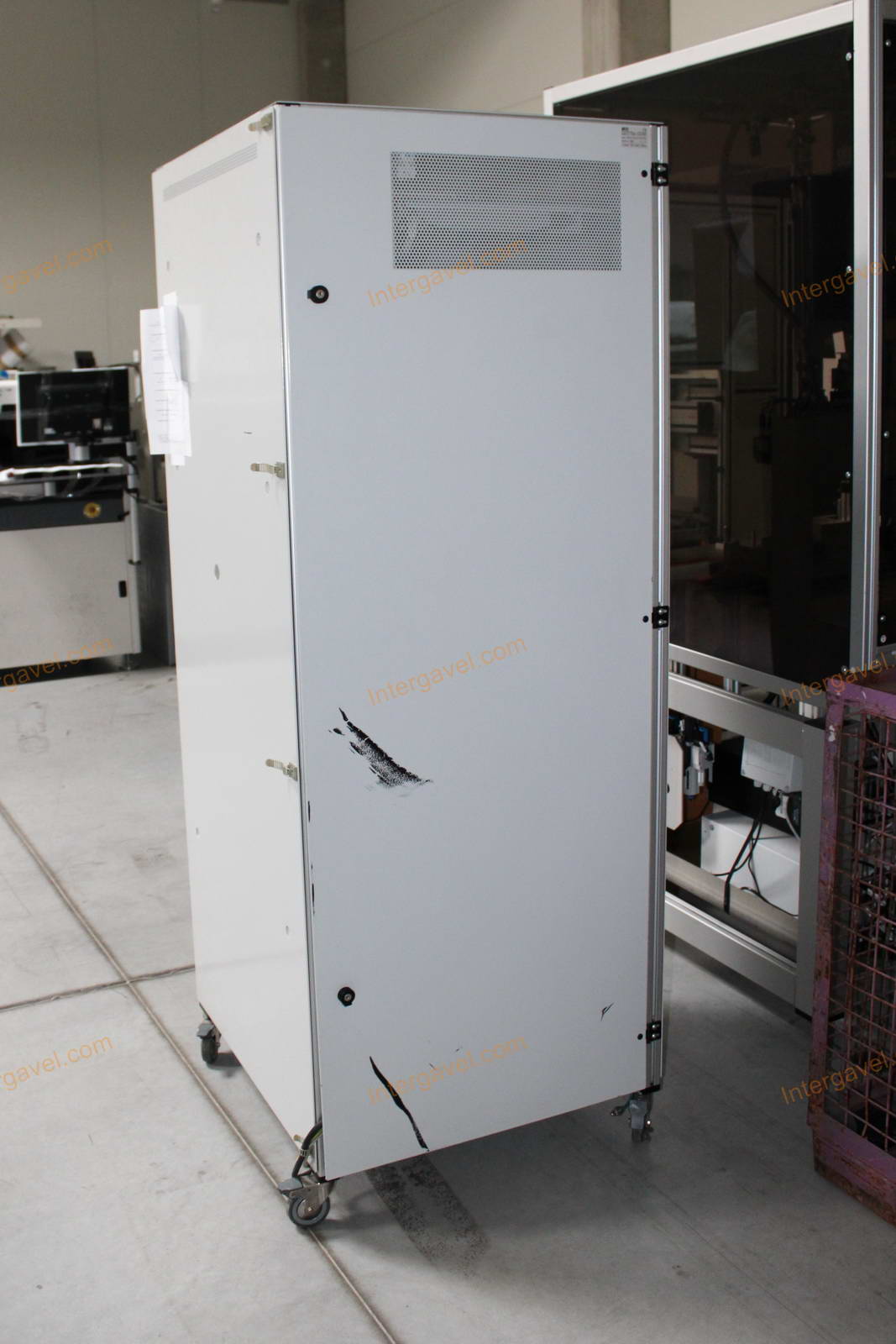 Bontott teszt szekrény 2