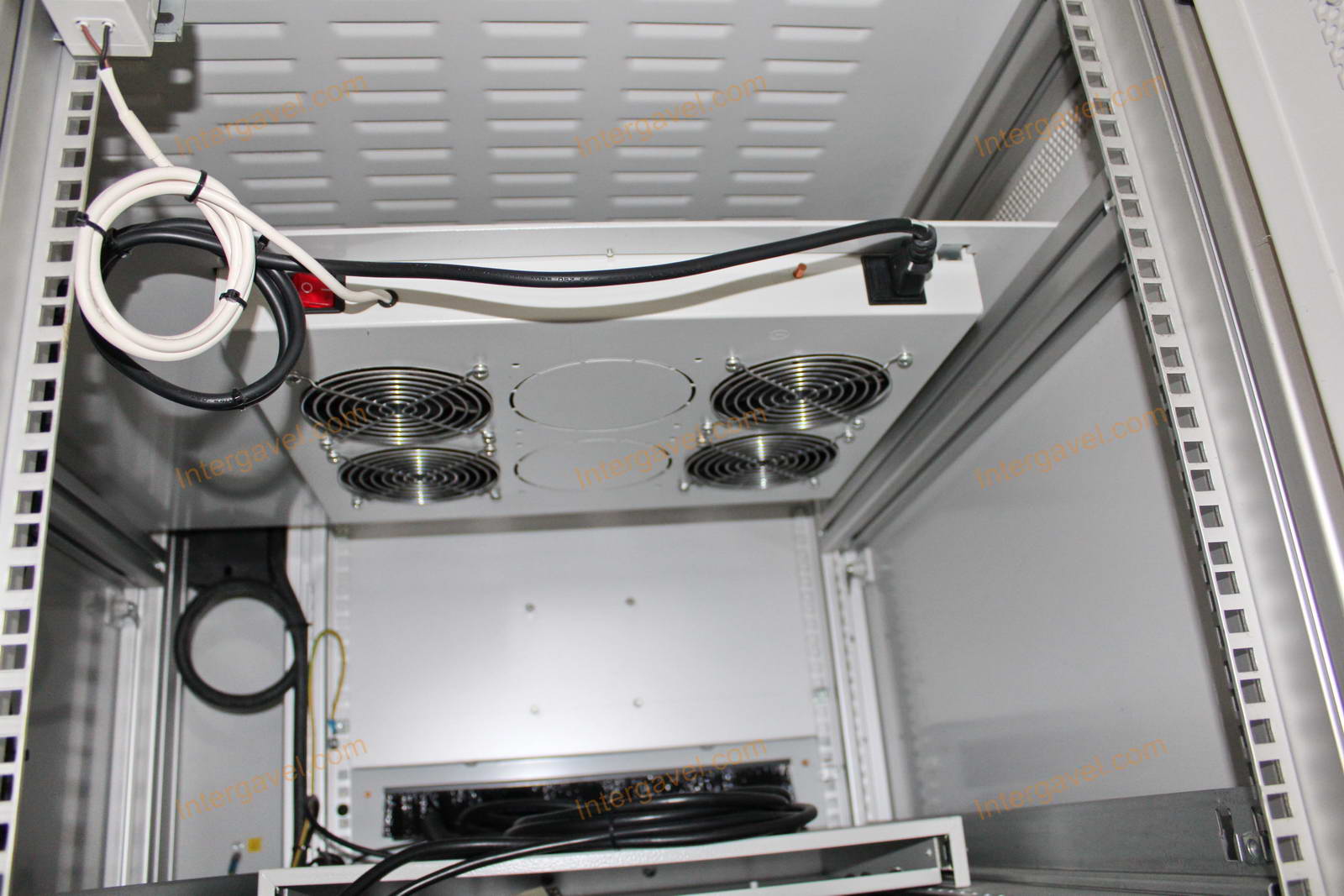 Bontott teszt szekrény 13