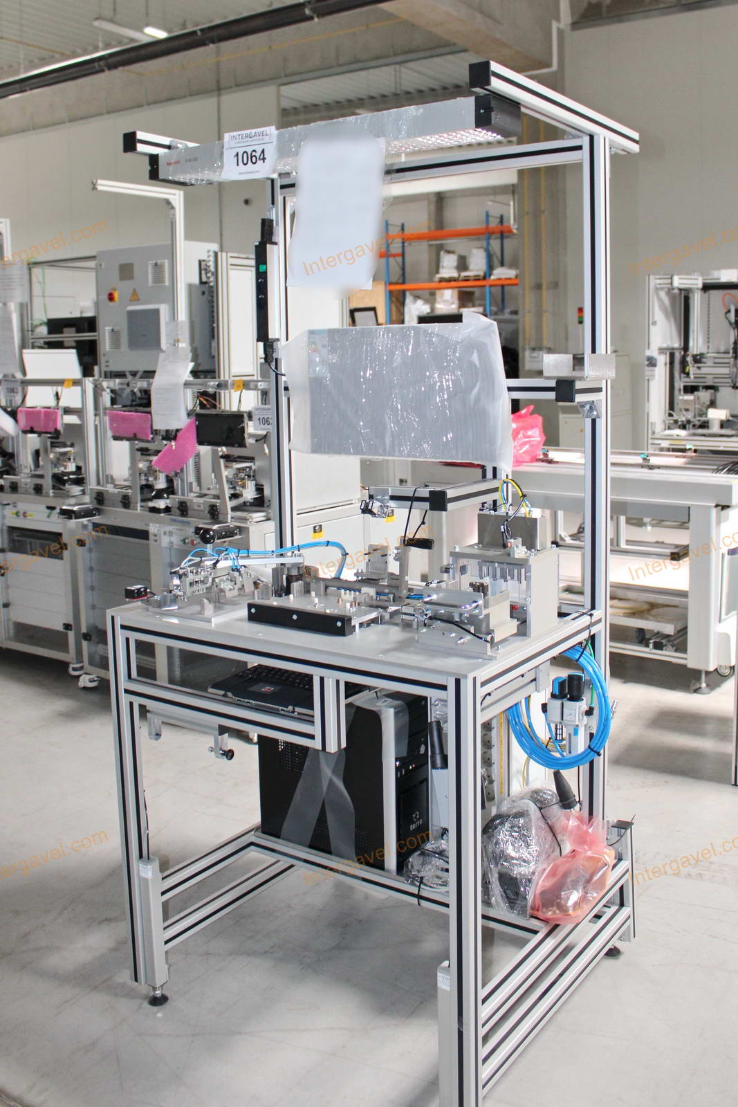 Bontott szerelő munkahely