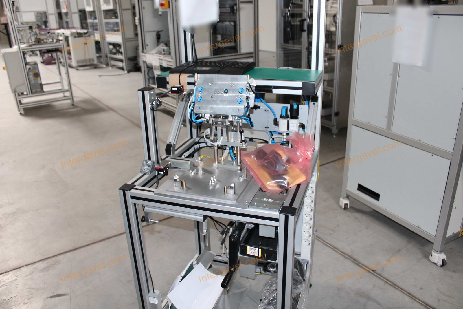 Bontott szerelő munkahely 2