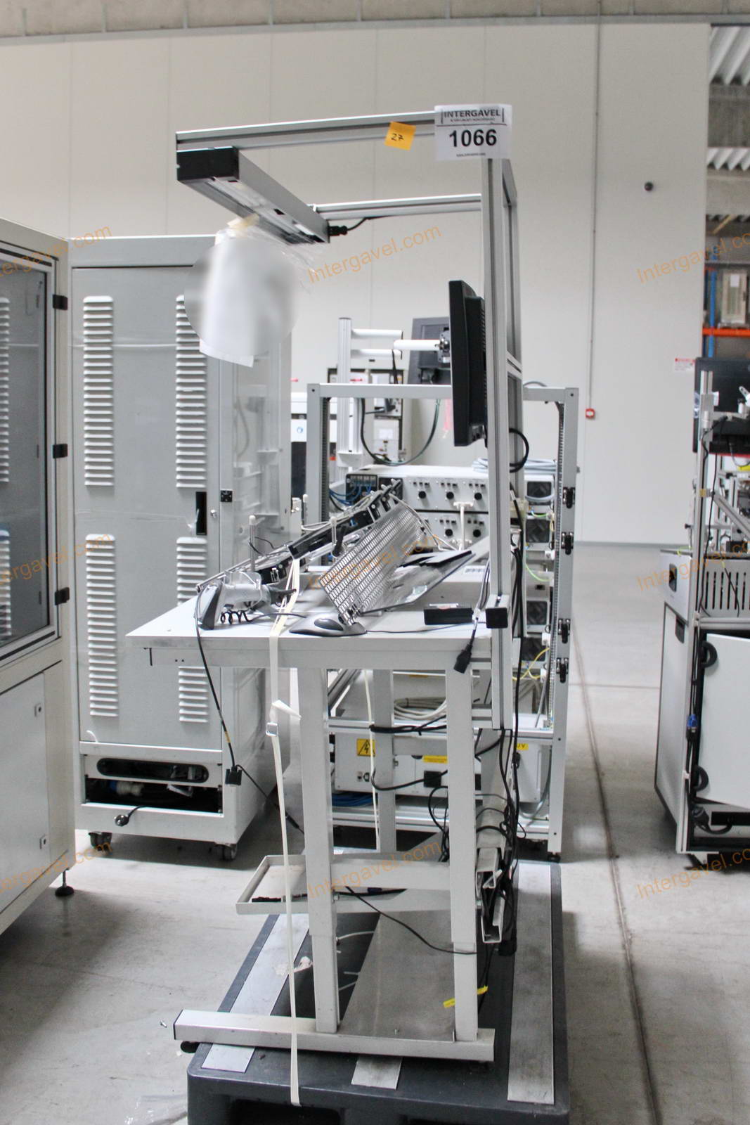 Bontott szerelő munkahely