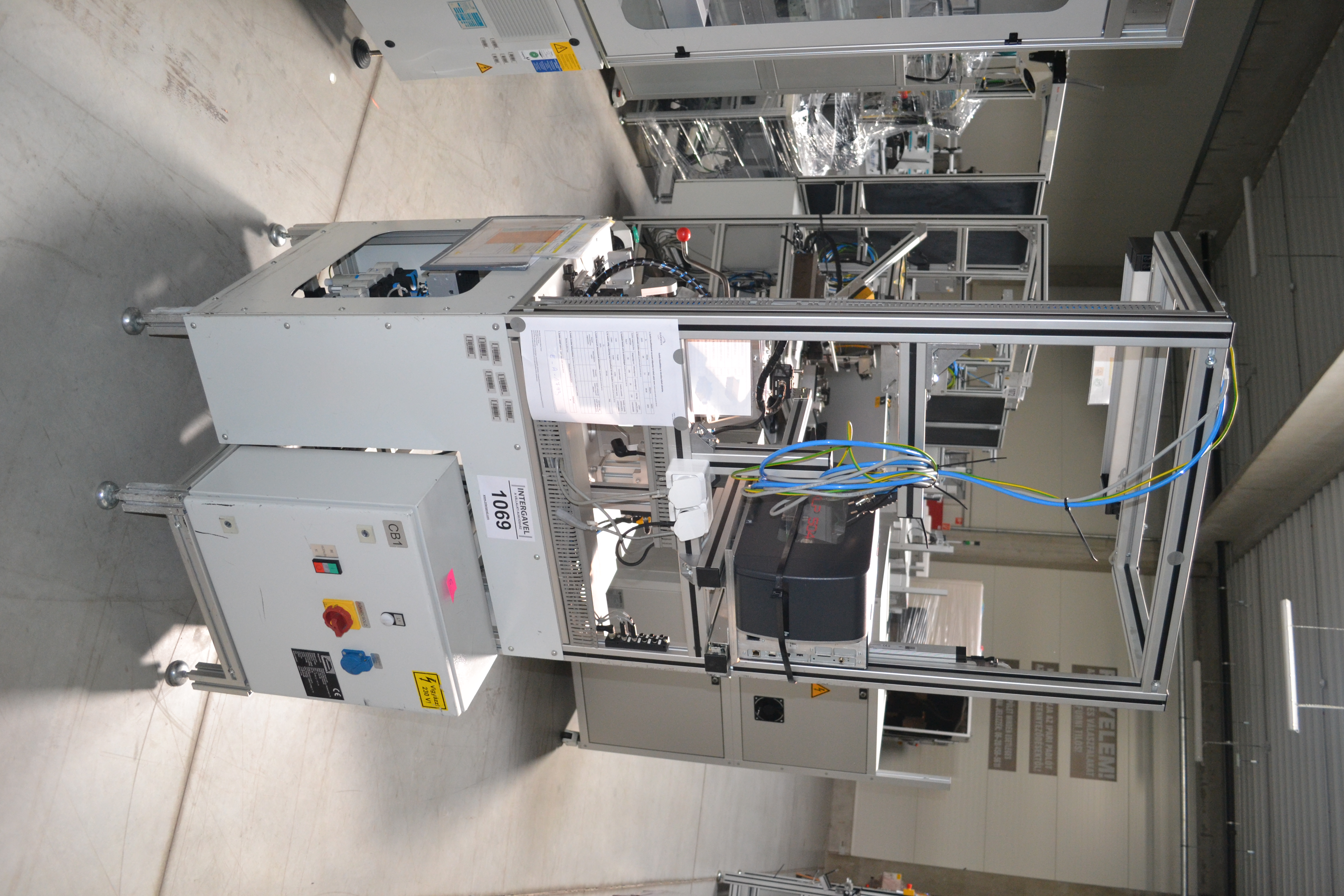 Bontott szerelő munkahely