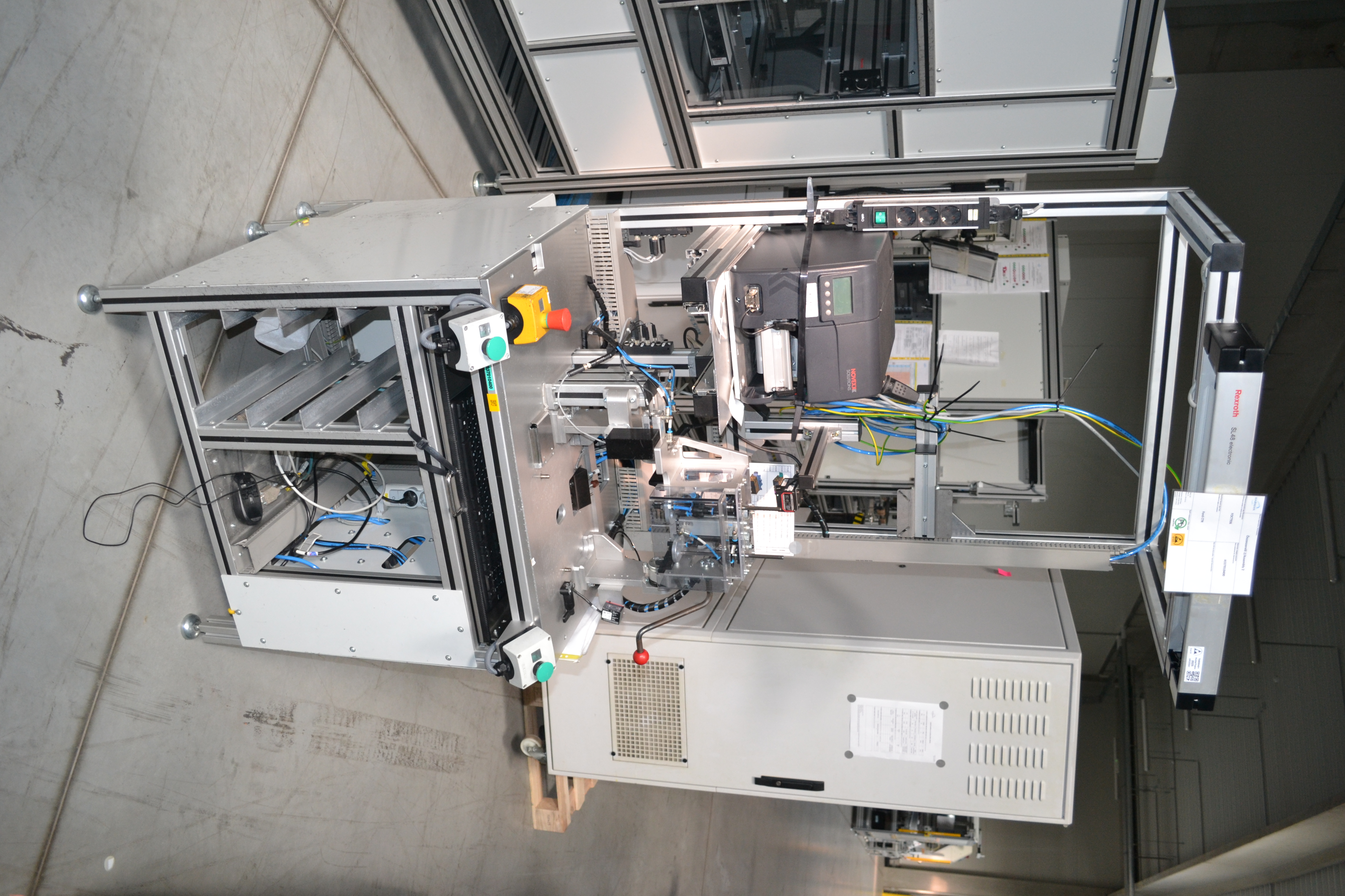 Bontott szerelő munkahely 2