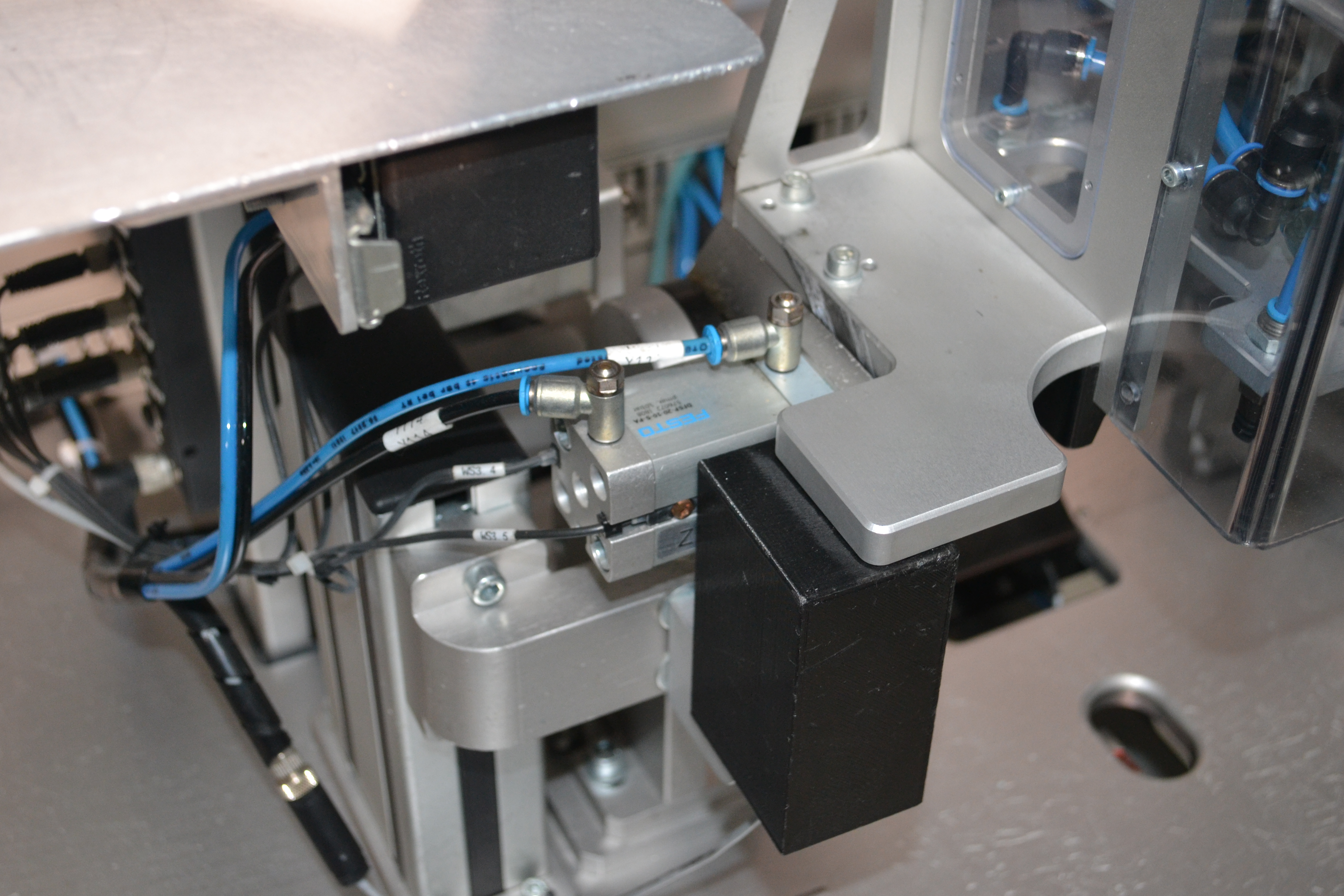 Bontott szerelő munkahely 6