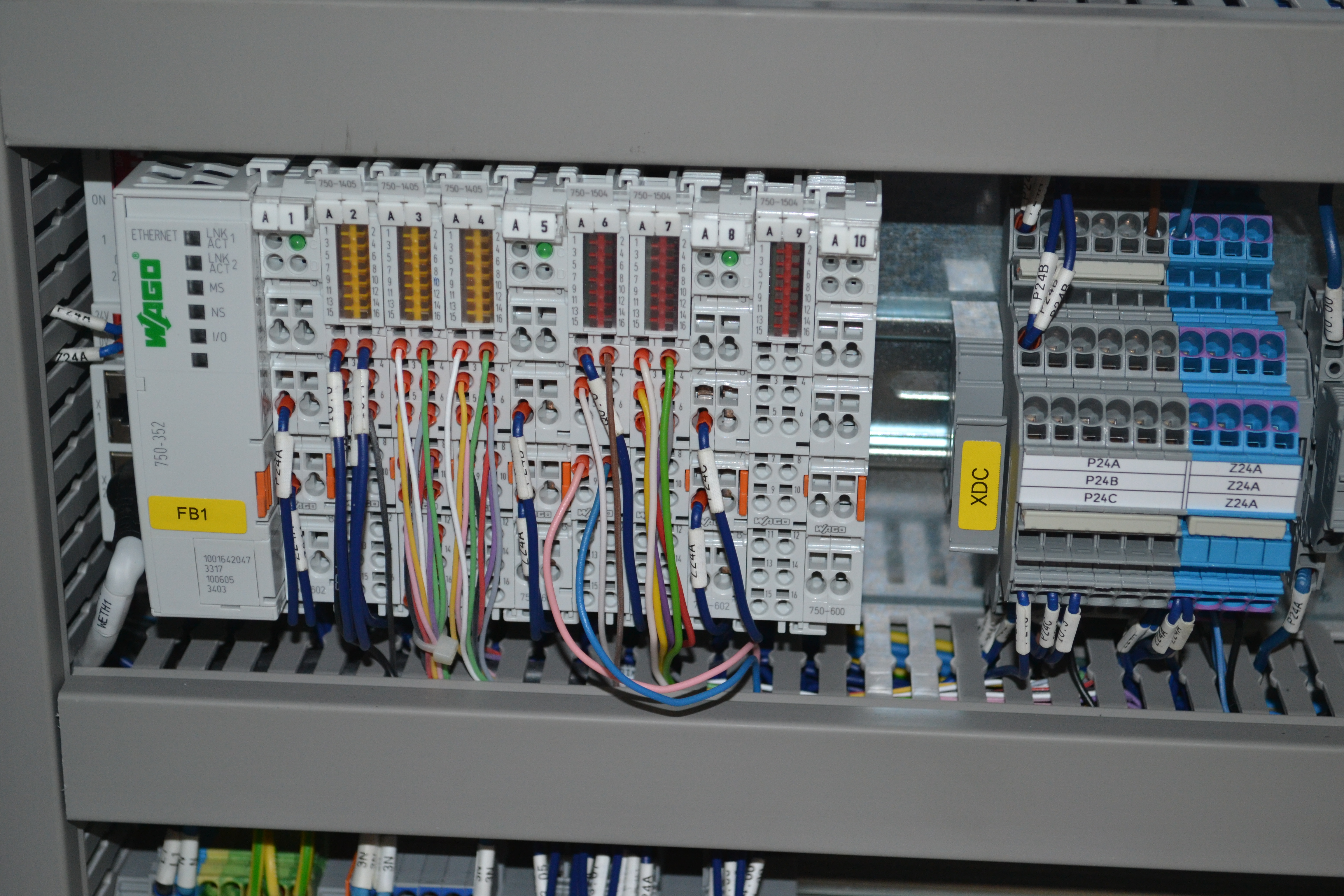 Bontott szerelő munkahely 15