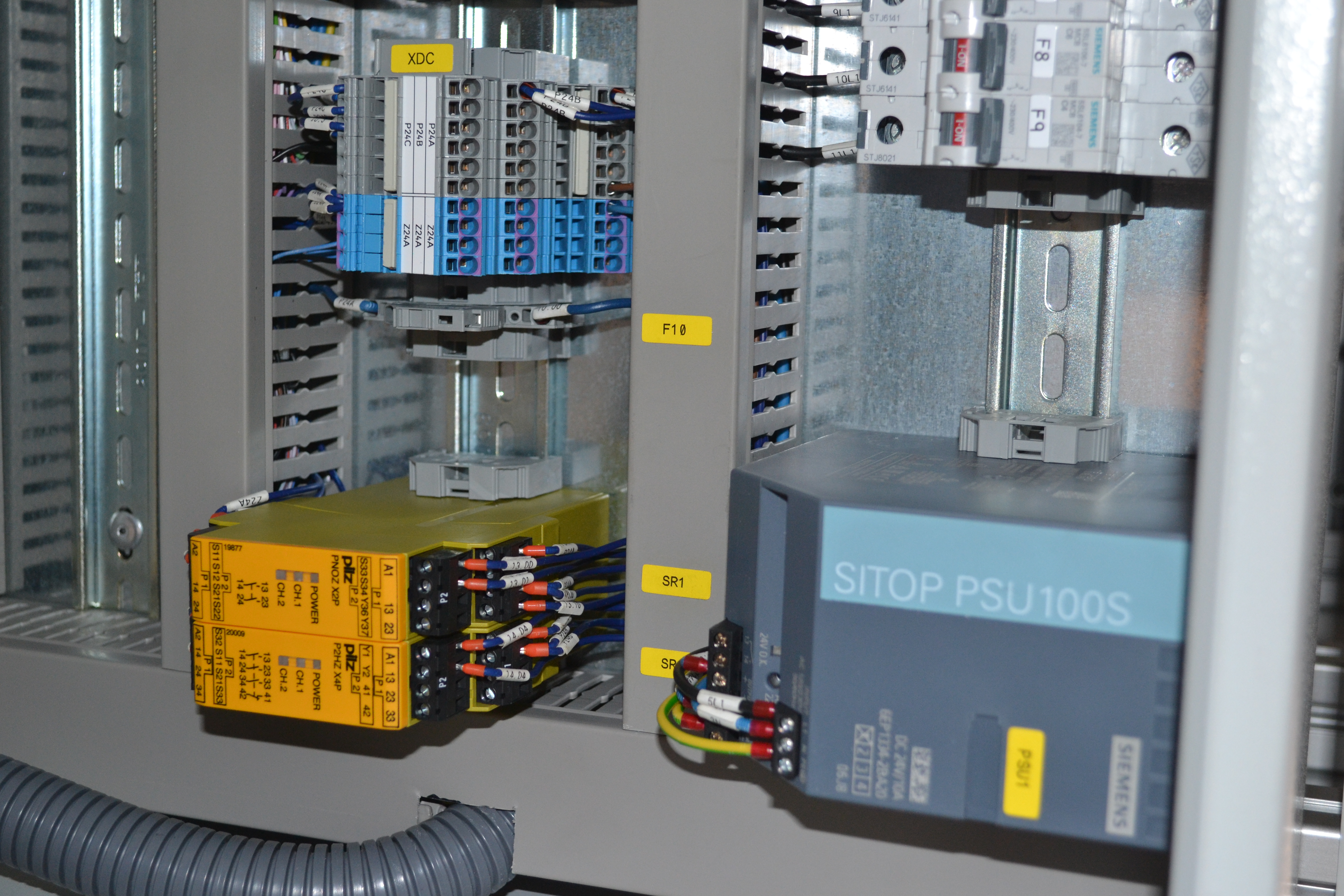 Bontott szerelő munkahely 17