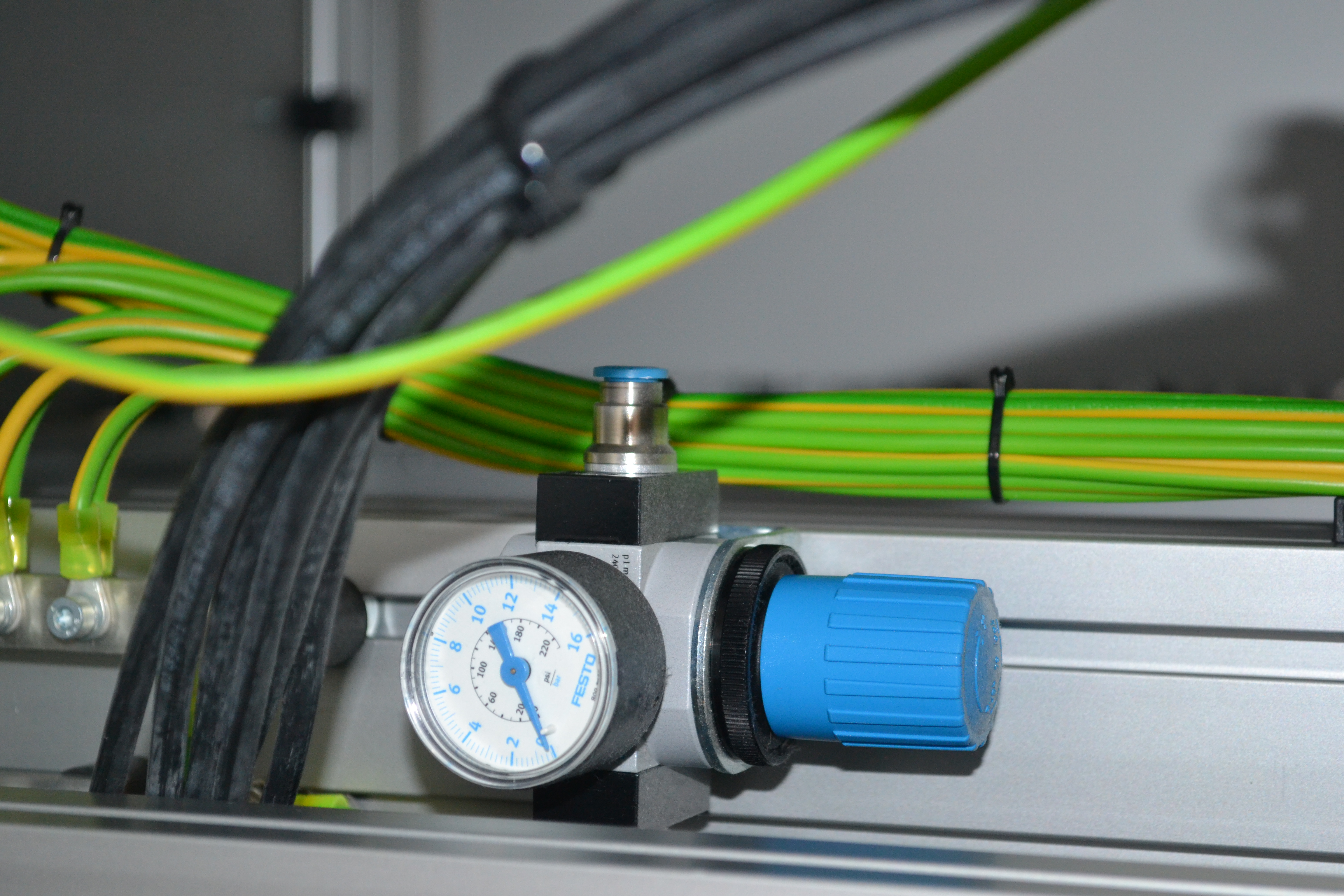 Bontott szerelő célgép 9