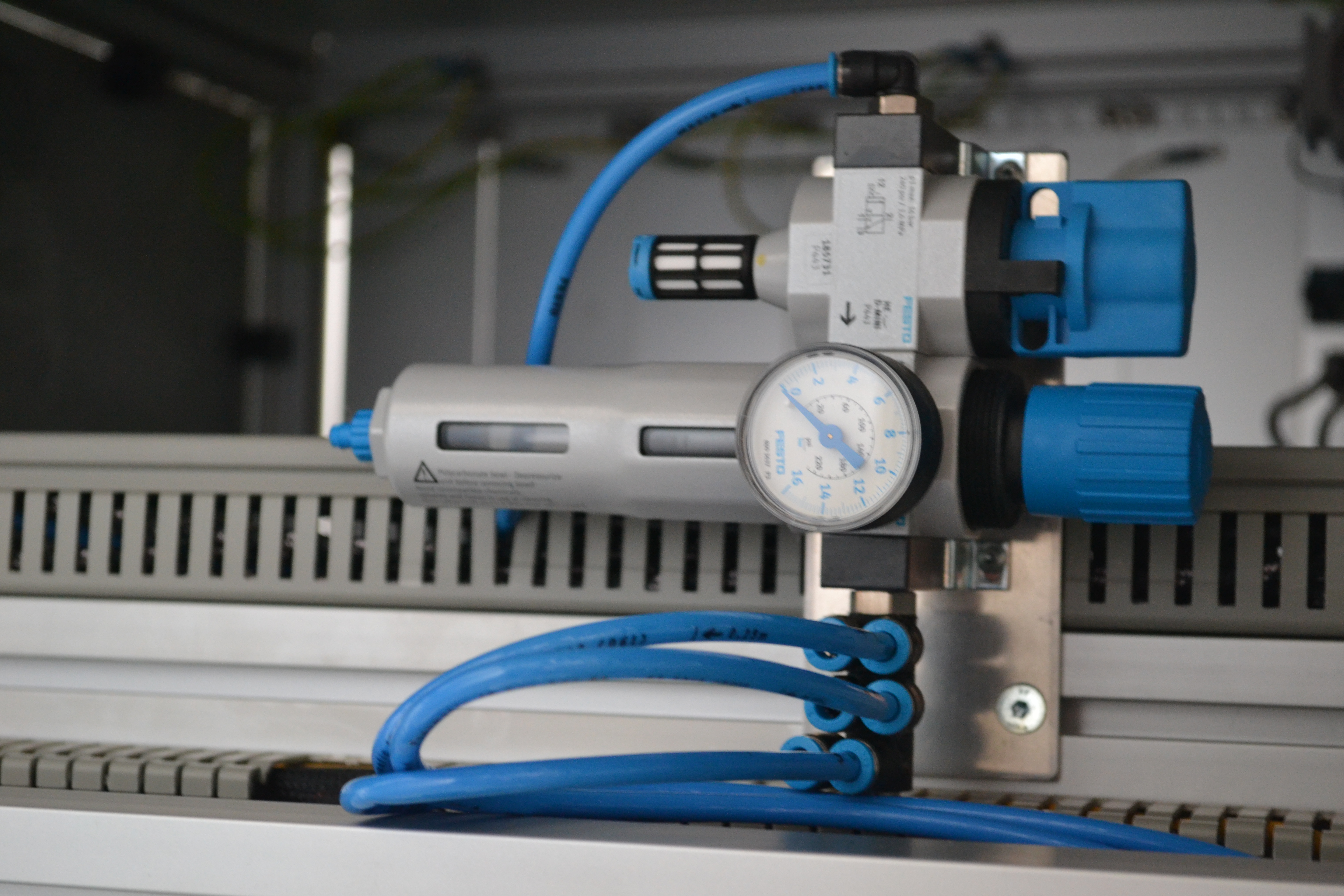 Bontott szerelő célgép 11