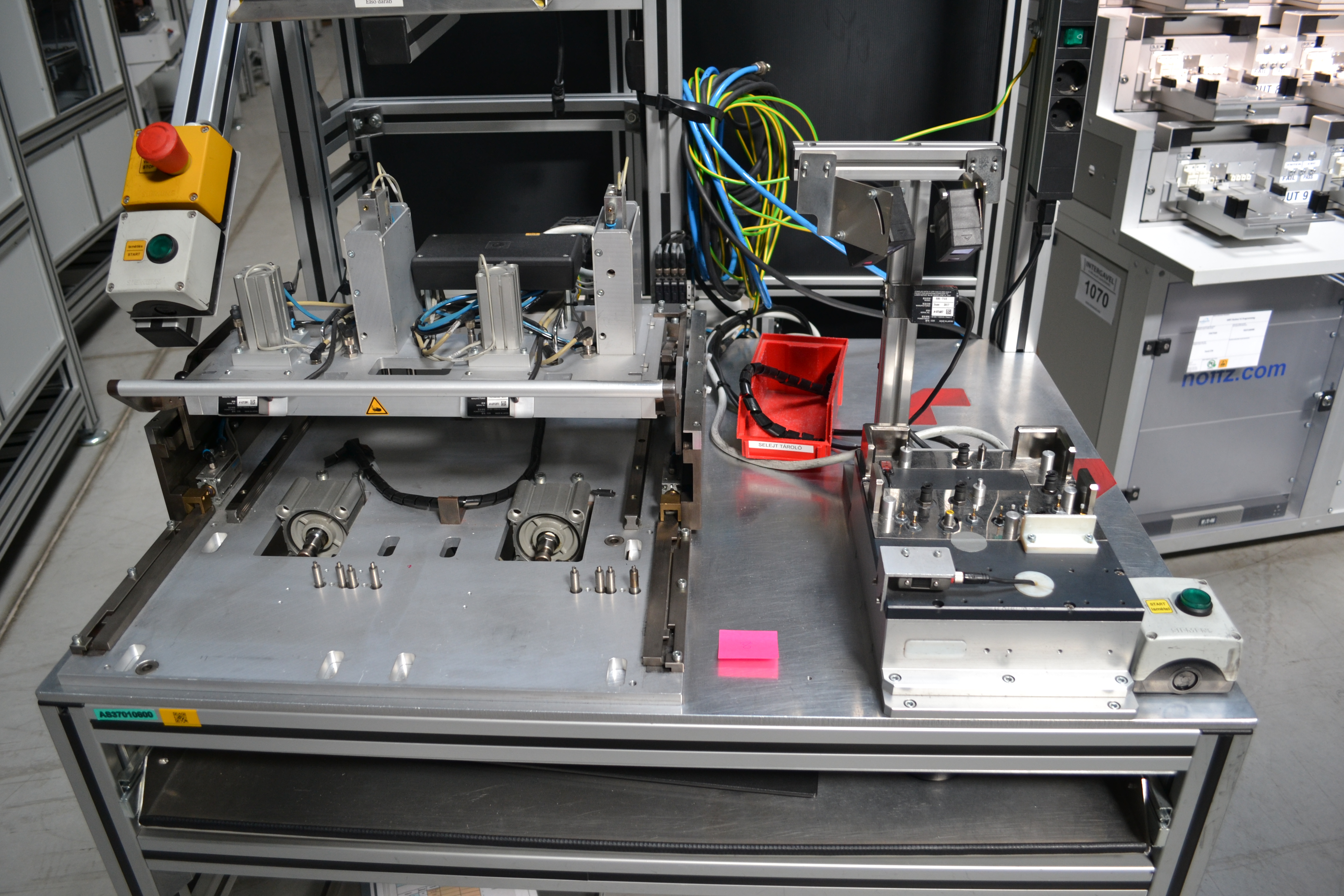 Bontott szerelő munkahely 5