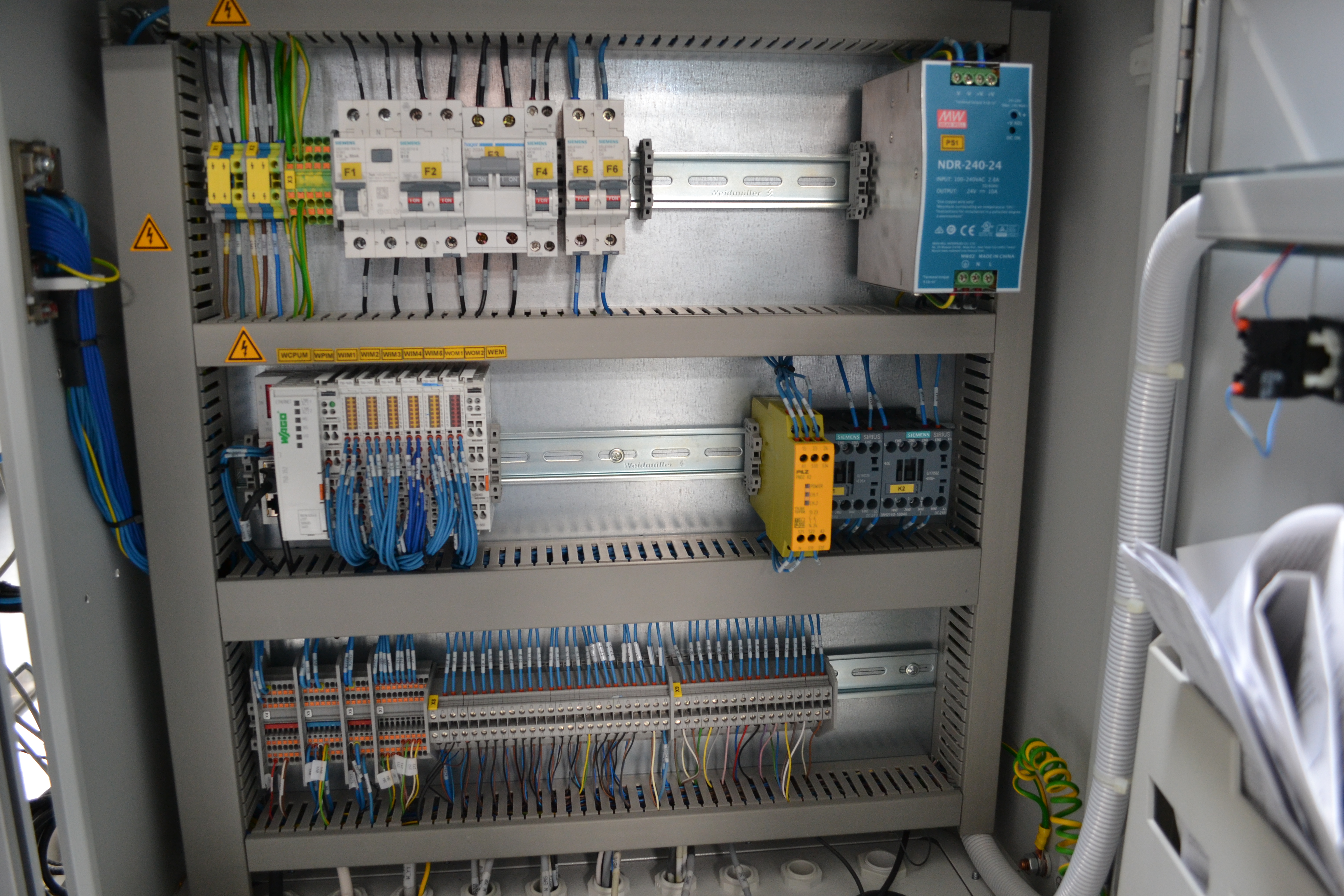 Bontott szerelő munkahely 17