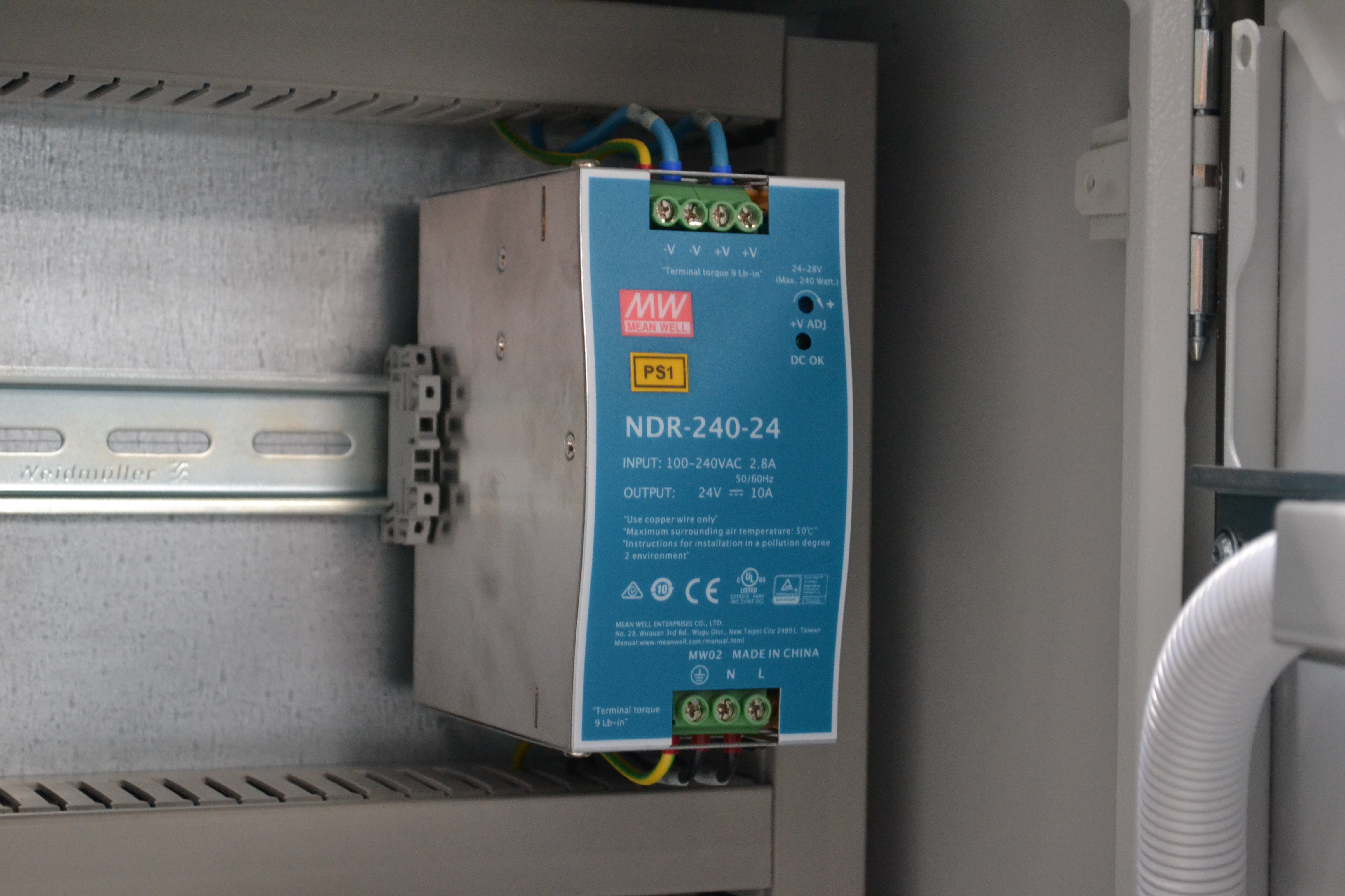 Bontott szerelő munkahely 21