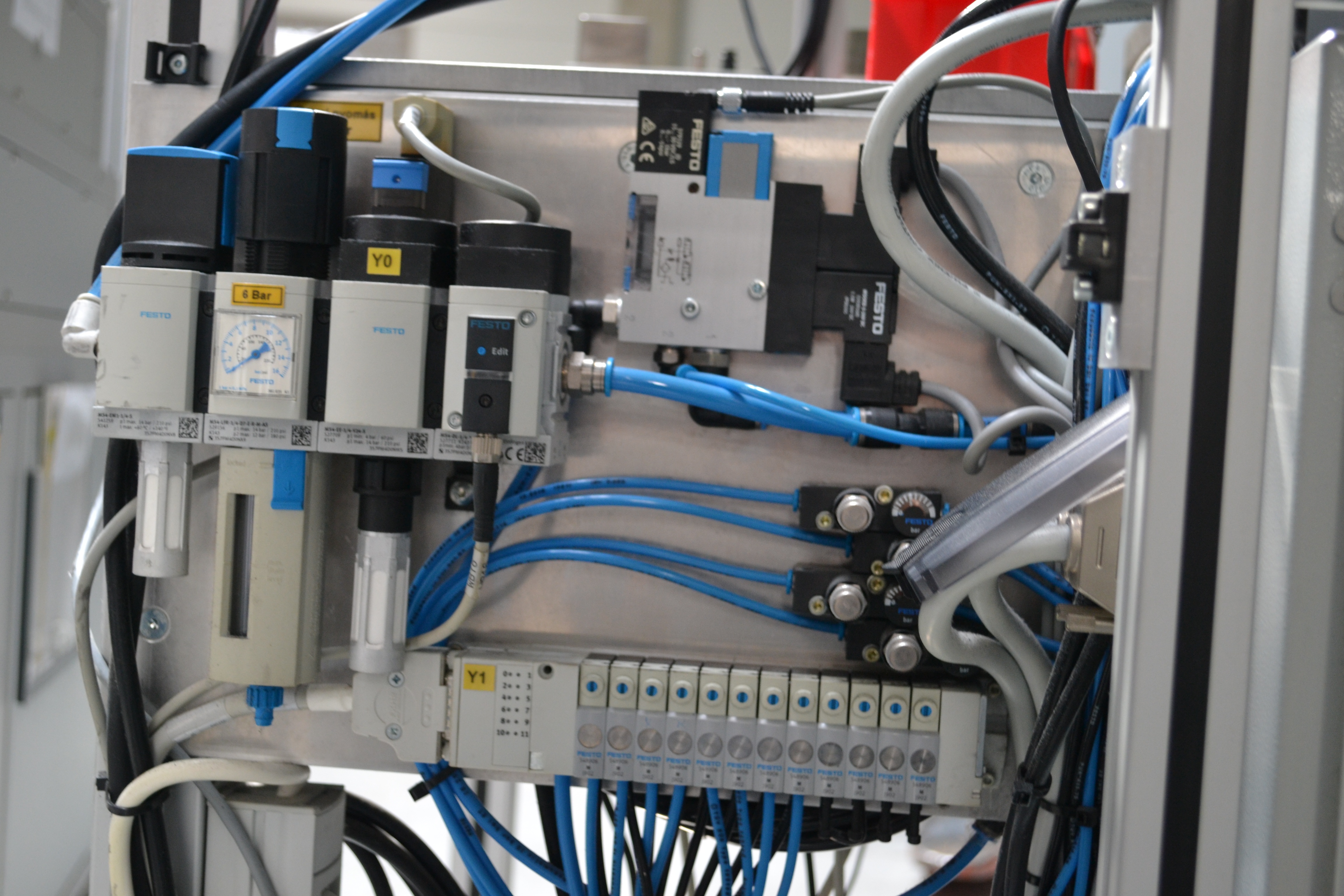 Bontott szerelő munkahely 22