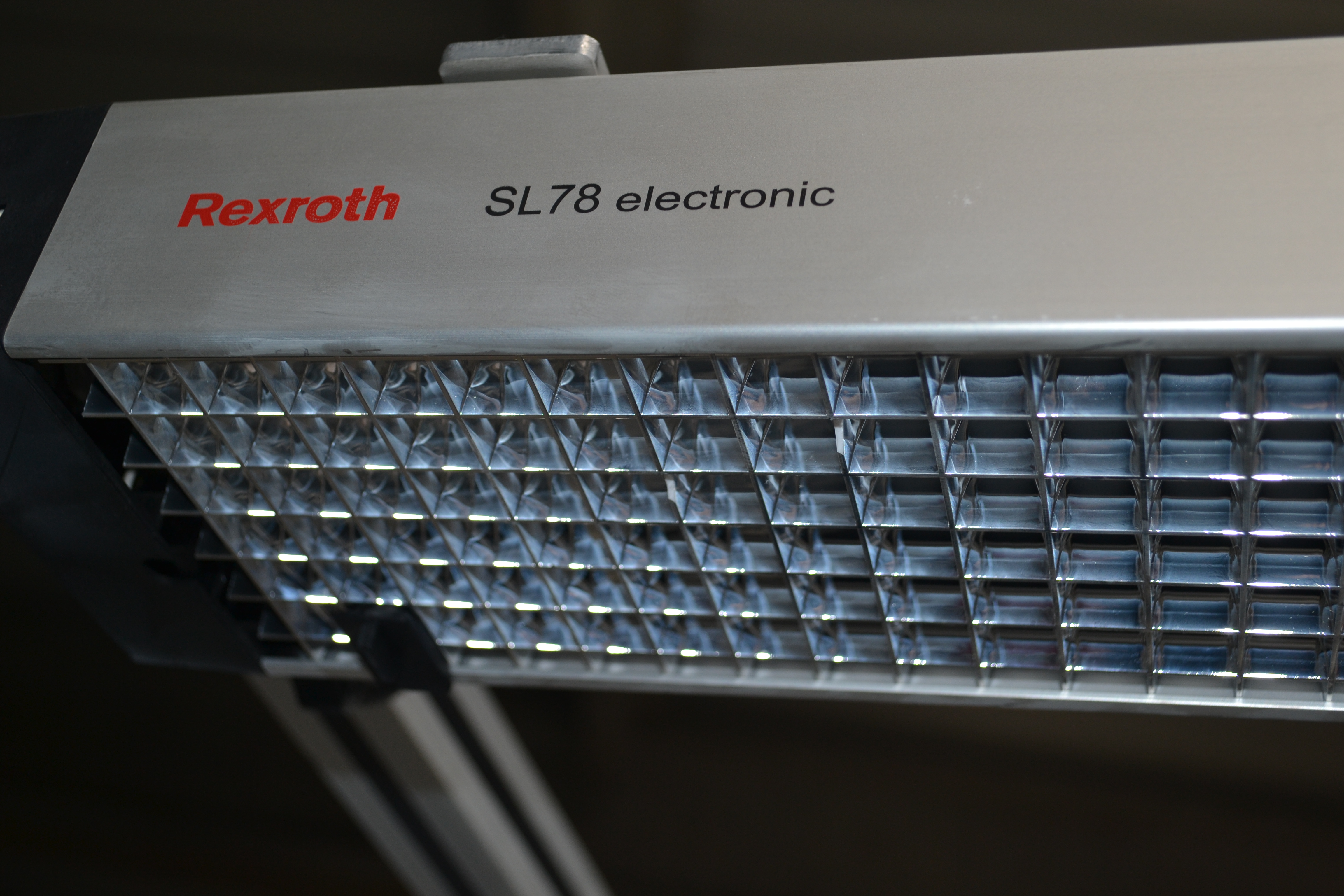 Bontott szerelő munkahely 24