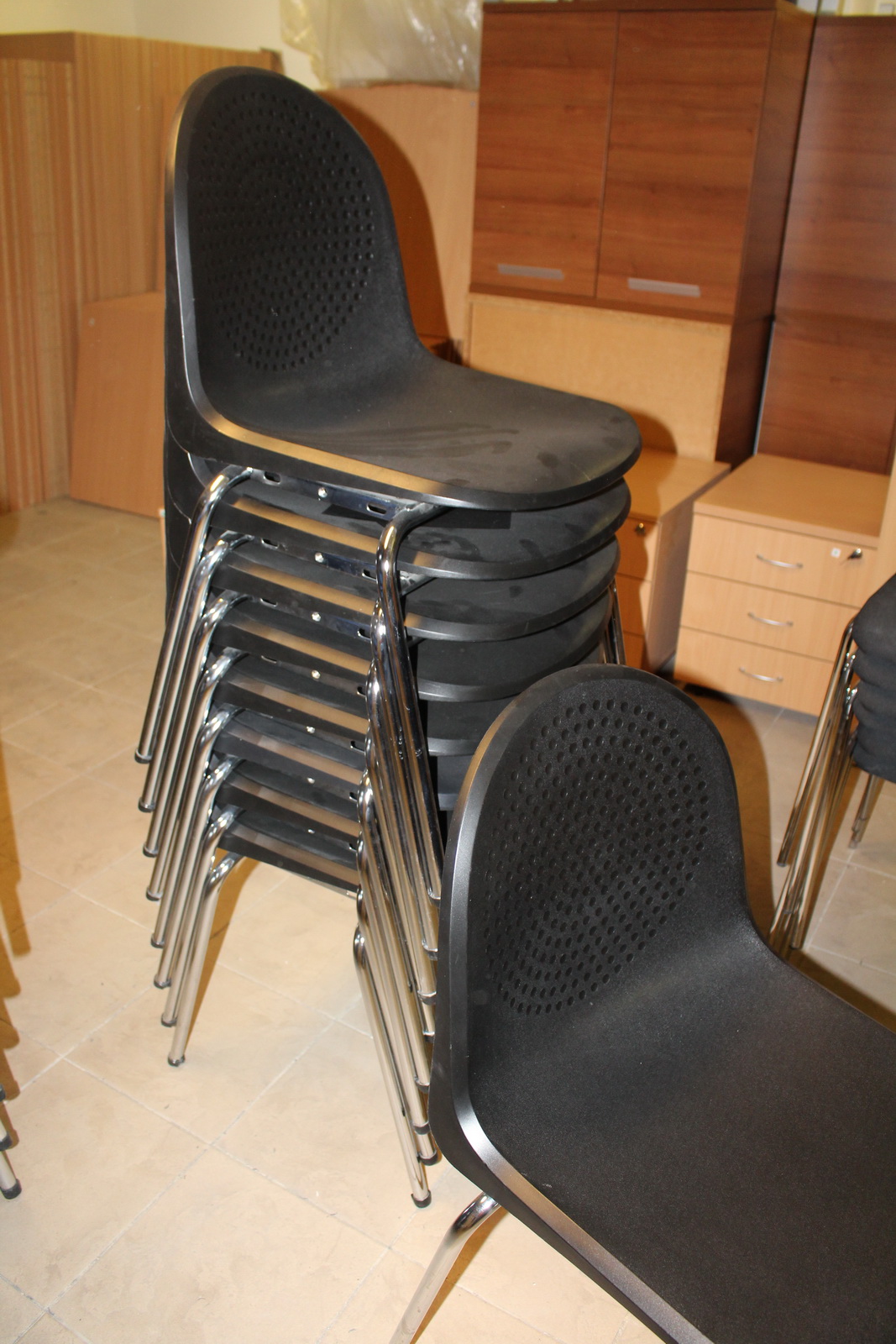 Fekete szék (műanyag)