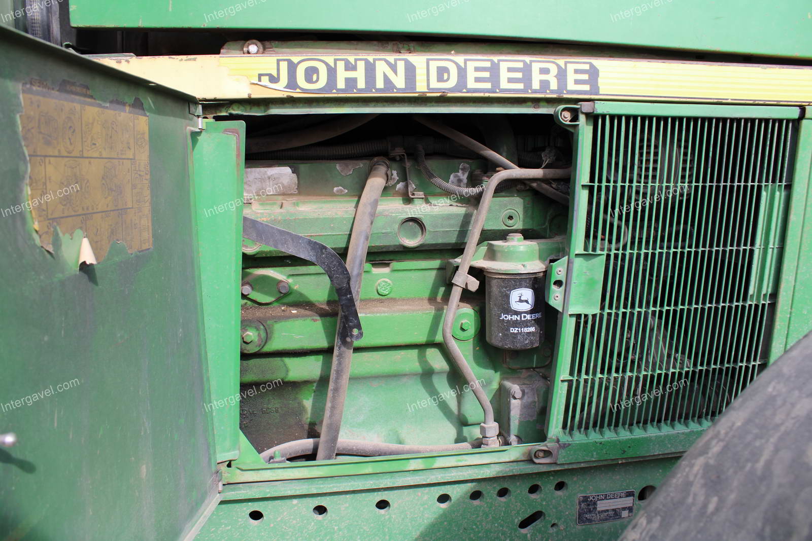 Traktor - John Deere, 6910