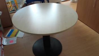 Kör alakú asztal (juhar) 