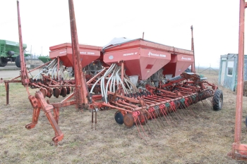 Disassembled seed drill - Kverneland, Accord D