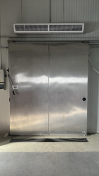 Refrigerator chamber door