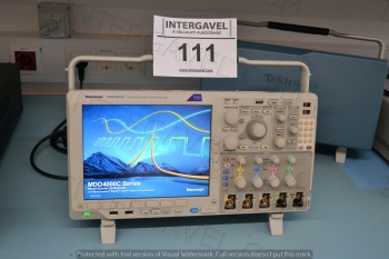 Tektronix mixed domain oszcilloszkóp