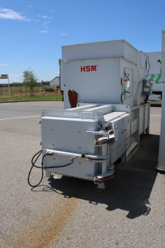 Auction of balers, screw presses, pallet jacks, cleaning machines, shelving units